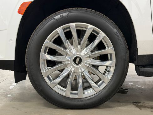 Used 2024 Cadillac Escalade ESV Premium Luxury AWD/4WD image 12