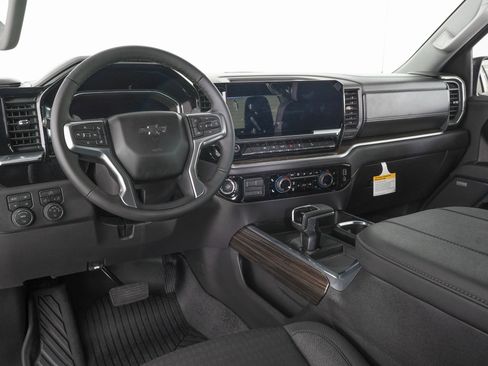 Used 2026 Chevrolet Silverado 1500 LT Trail Boss w/ Convenience Package II image 16