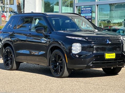 New 2025 Mitsubishi Outlander SEL image 2