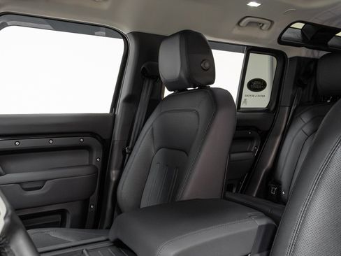 Used 2022 Land Rover Defender 110 S image 6