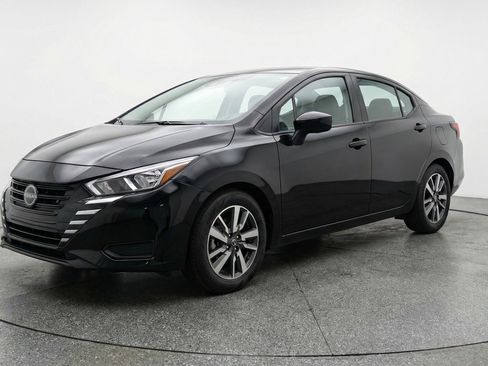 Used 2025 Nissan Versa SV image 3