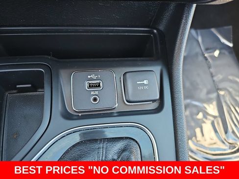 Used 2021 Jeep Cherokee Latitude Plus FWD image 23