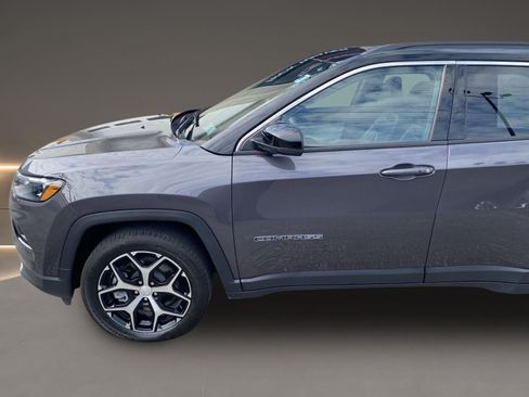 Used 2024 Jeep Compass Limited AWD/4WD image 3