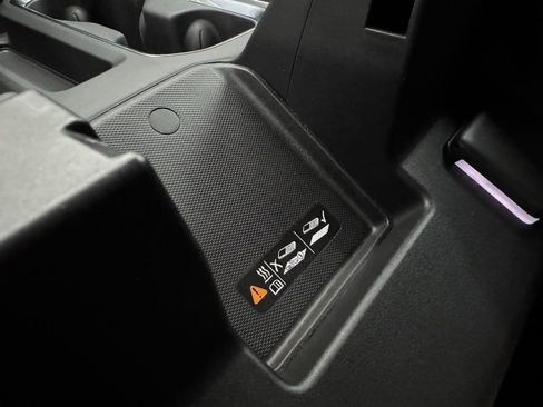 Used 2024 GMC Sierra 1500 SLT w/ SLT Premium Plus Package AWD/4WD image 32