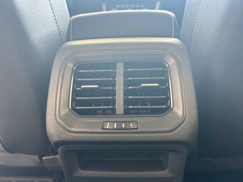Certified 2023 Volkswagen Taos SE FWD image 34
