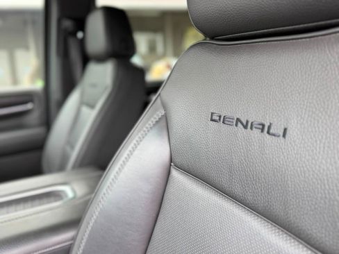 Used 2021 GMC Yukon XL Denali w/ Denali Premium Package AWD/4WD image 25