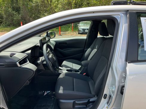 Used 2025 Toyota Corolla LE image 24