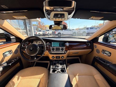 Used 2014 Rolls-Royce Ghost image 31