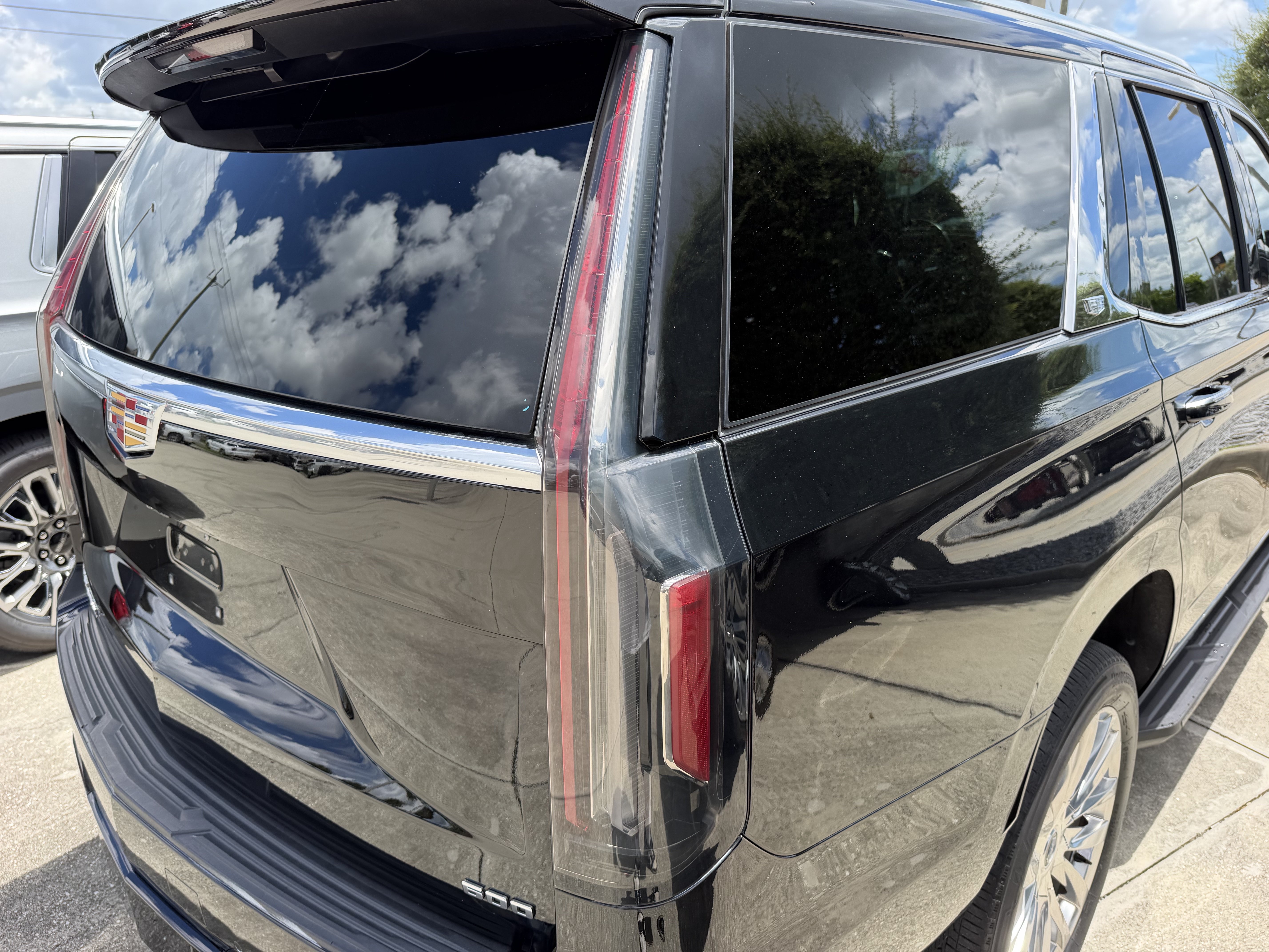 Used 2022 Cadillac Escalade Premium Luxury w/ LPO, Floor Liner Package AWD/4WD image 10