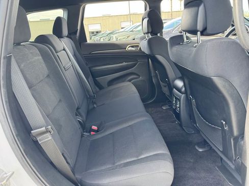 Used 2017 Jeep Grand Cherokee Laredo image 16