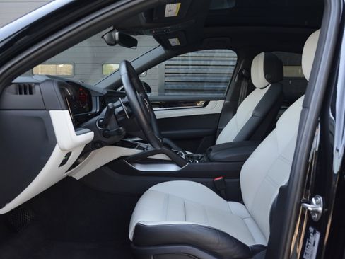 Certified 2024 Porsche Cayenne GTS AWD/4WD image 15
