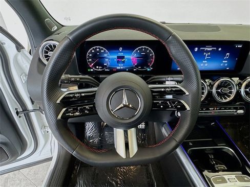 Certified 2024 Mercedes-Benz GLA 250 4MATIC image 11