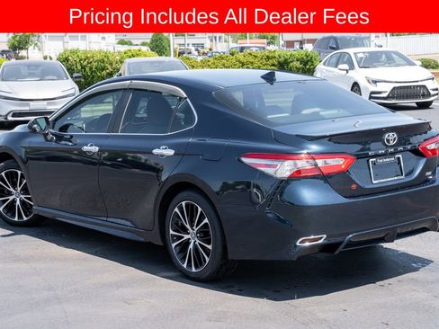 Used 2019 Toyota Camry SE FWD image 3