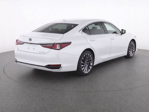 Used 2024 Lexus ES 300h w/ Technology Package FWD image 3