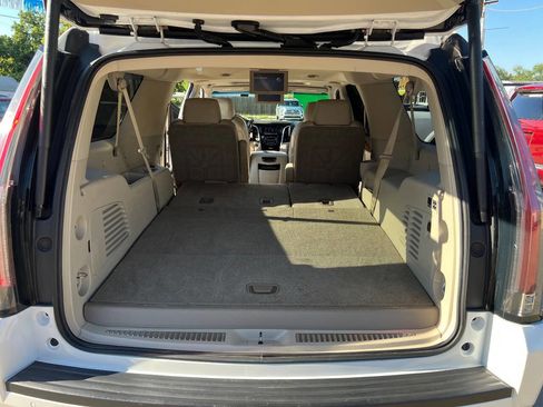 Used 2017 Cadillac Escalade ESV Luxury image 30