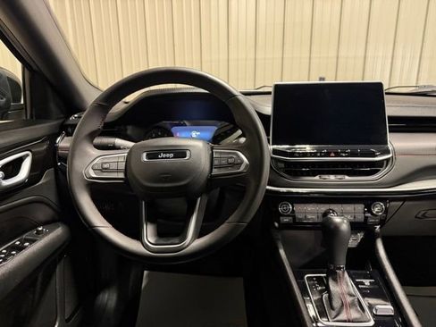 Used 2023 Jeep Compass Trailhawk image 29