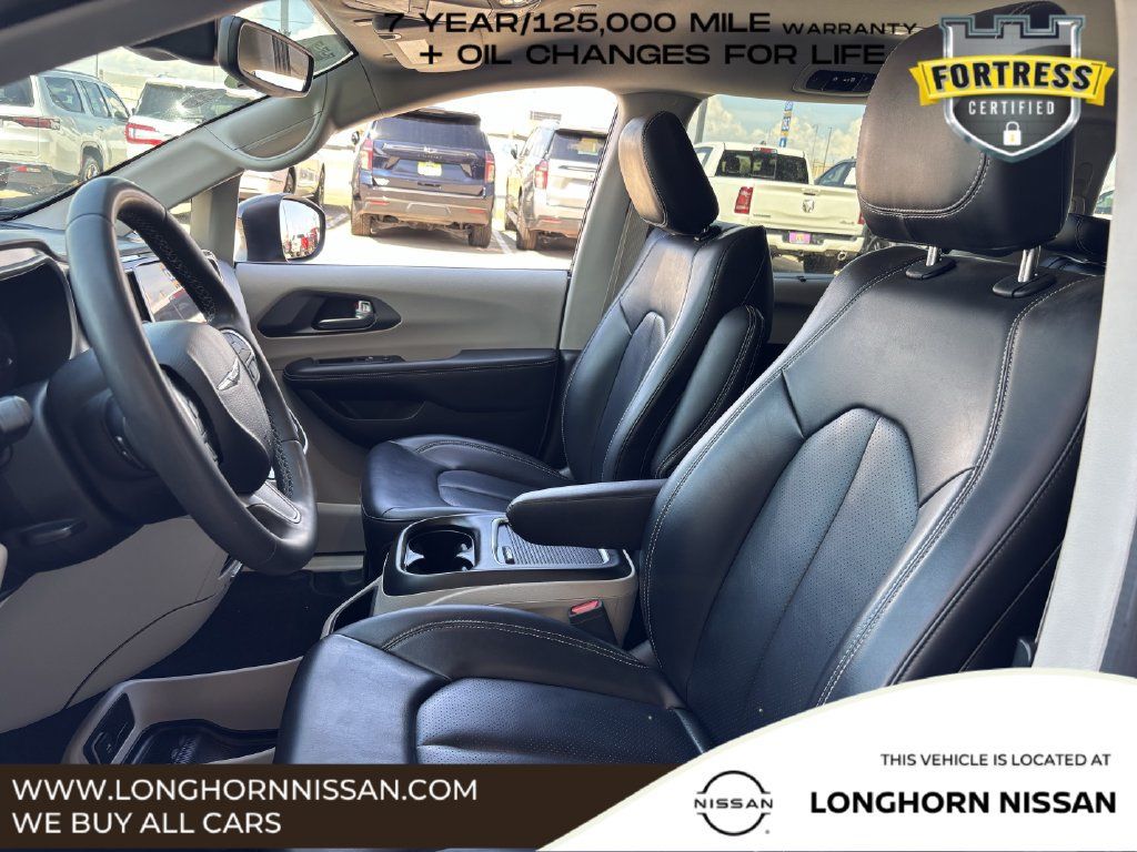 Used 2023 Chrysler Pacifica Touring-L FWD image 21