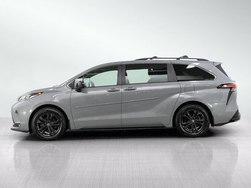 Used 2024 Toyota Sienna XSE w/ XSE Plus Package AWD/4WD image 2