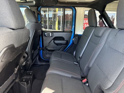 Used 2025 Jeep Wrangler Unlimited Rubicon AWD/4WD image 28