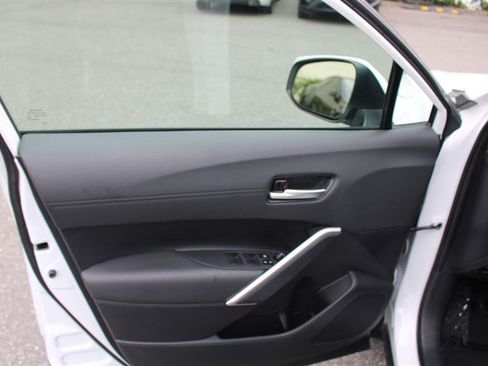 Used 2024 Toyota Corolla Cross XLE w/ Convenience Package FWD image 11
