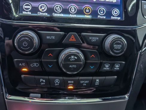 Used 2021 Jeep Grand Cherokee Limited image 35