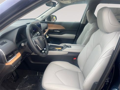 New 2026 Toyota Grand Highlander Limited image 9