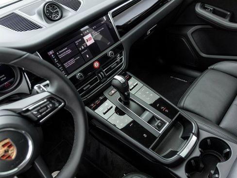 New 2026 Porsche Macan image 31