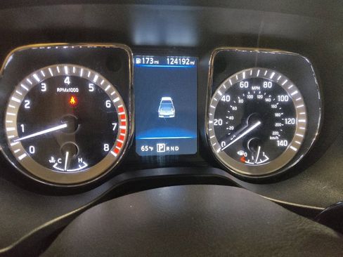 Used 2019 Nissan Titan SV image 23