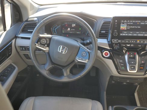 Used 2023 Honda Odyssey Touring image 17