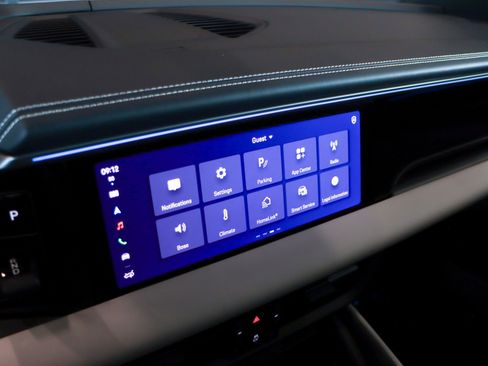 Used 2025 Porsche Macan Electric image 20