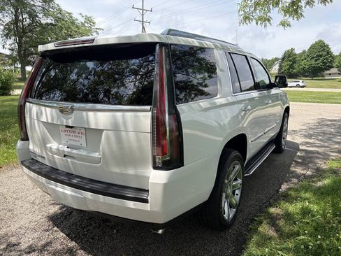 Used 2017 Cadillac Escalade Luxury AWD/4WD image 5
