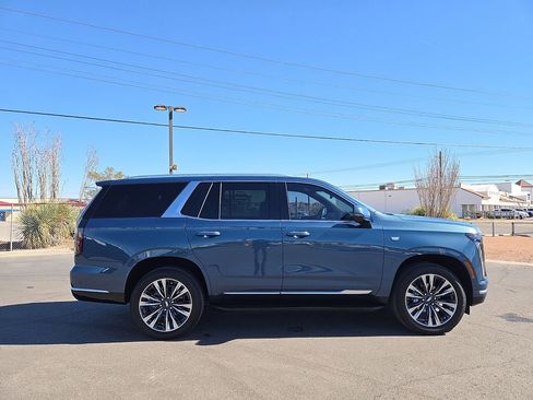 Used 2025 Cadillac Escalade Premium Luxury image 5