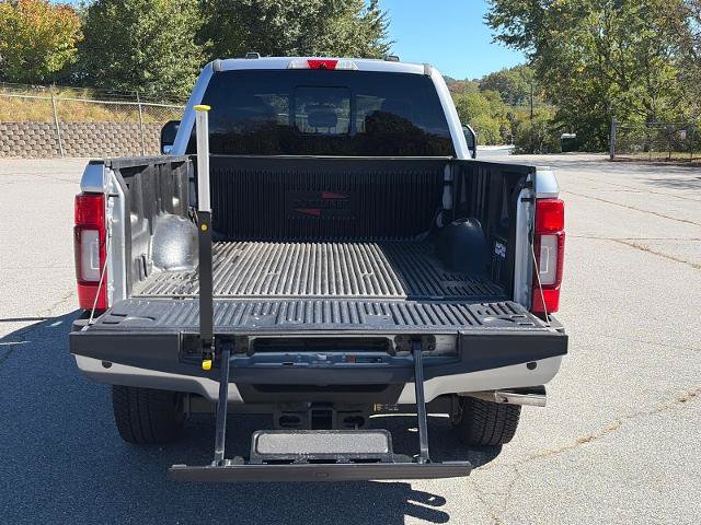 Certified 2022 Ford F350 Platinum w/ FX4 Off-Road Package AWD/4WD image 4