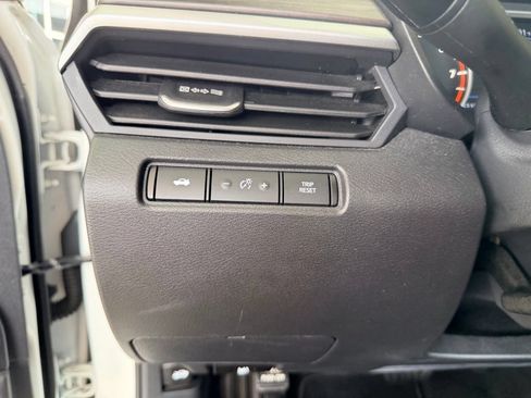 Used 2025 Nissan Altima 2.5 SV FWD image 18