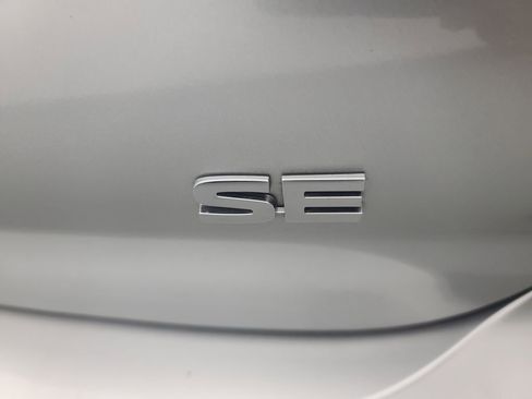 Used 2025 Mitsubishi Outlander SE image 12