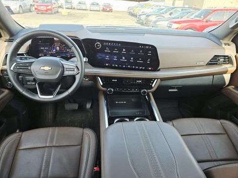 Used 2025 Chevrolet Tahoe High Country AWD/4WD image 7