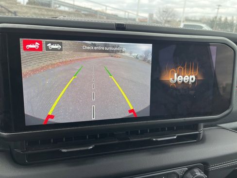 Used 2024 Jeep Wrangler Unlimited Rubicon image 16