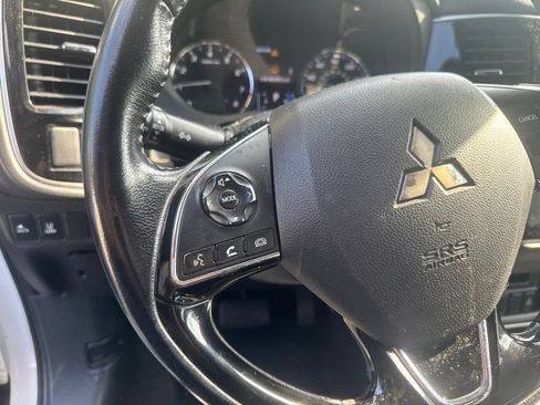 Used 2020 Mitsubishi Outlander SE AWD/4WD image 15