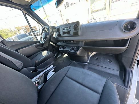 Used 2022 Mercedes-Benz Sprinter 2500 image 16