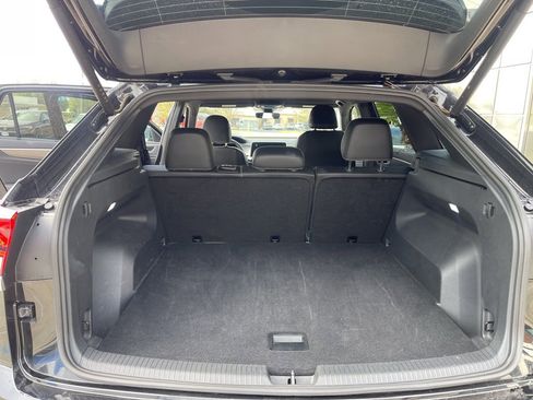 Used 2025 Volkswagen Atlas Cross Sport SE image 12