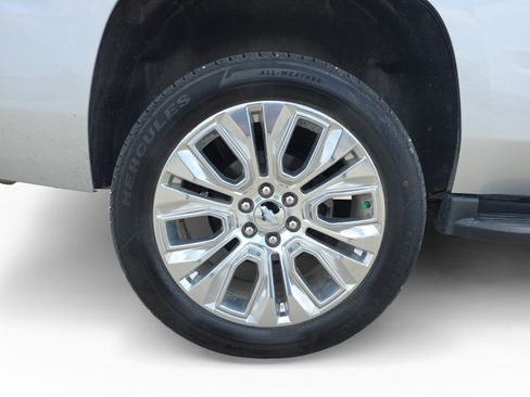 Used 2019 Chevrolet Tahoe LT AWD/4WD image 16