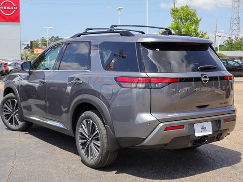 New 2026 Nissan Pathfinder Platinum FWD image 2