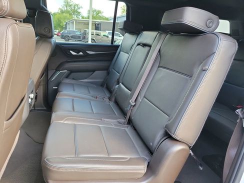 Used 2024 GMC Yukon XL Denali RWD image 19