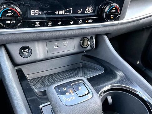 Used 2025 Nissan Rogue SV AWD/4WD image 15