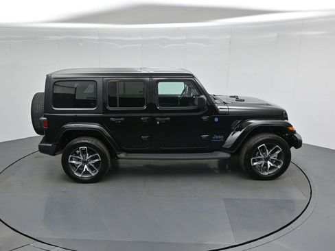 Used 2024 Jeep Wrangler Unlimited image 37