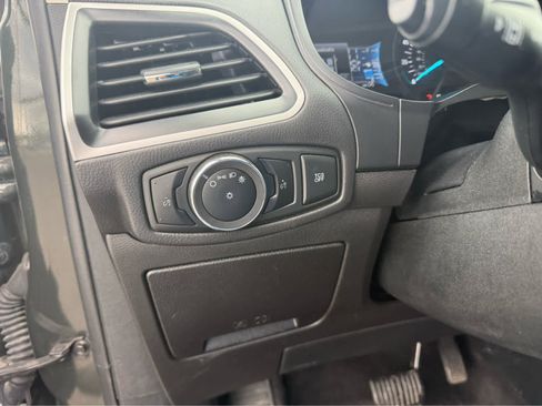 Used 2023 Ford Edge SEL image 11