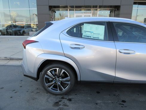 New 2025 Lexus UX 300h AWD image 10