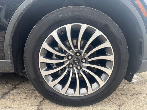 Used 2023 Lincoln Aviator AWD w/ Premium Package image 9