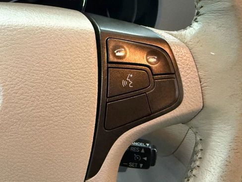 Used 2011 Toyota Sienna Limited image 21