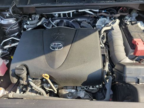Certified 2021 Toyota Highlander XLE FWD image 41